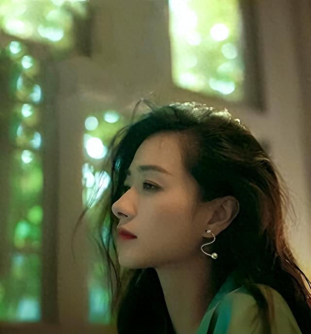 她曾7次拒绝导演潜规则，被誉为“最干净女星”，如今靠实力走红