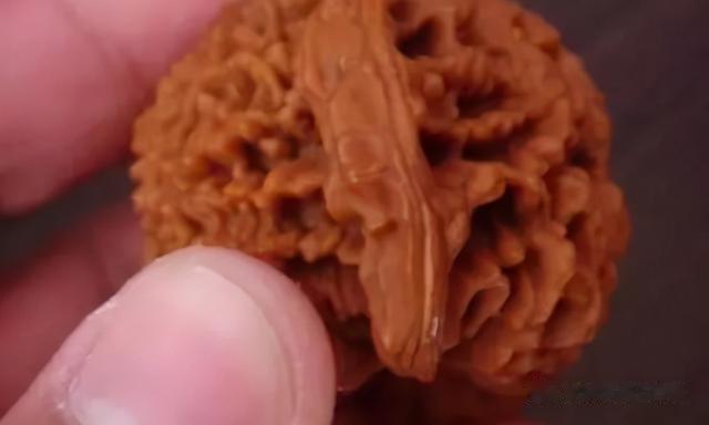 文玩核桃|文玩核桃出现“黄”怎么办,别急,有办法