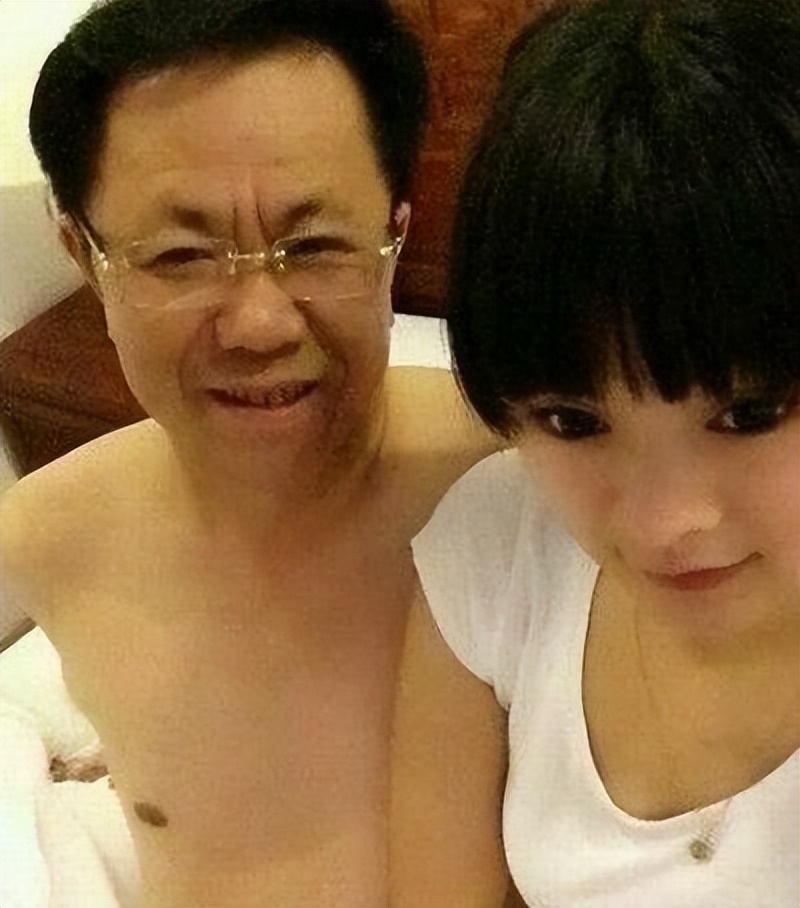 1990年,徐其耀成为了江苏盐城市市长,当时他还是人民心中的好市长.