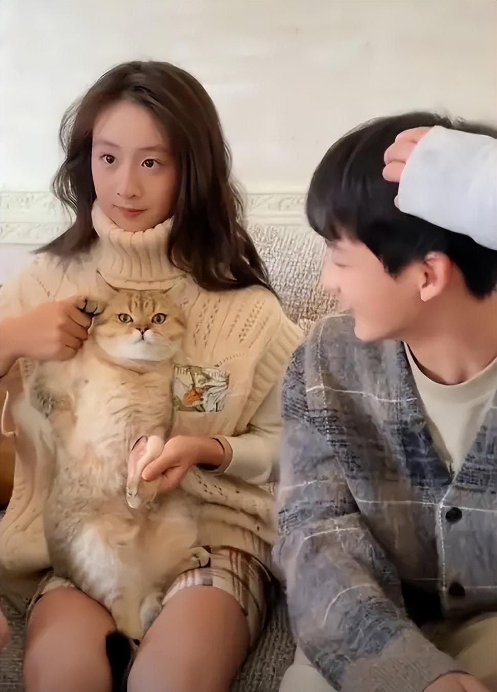 叶一茜骄傲晒女儿奖牌!公开森碟训练照,肌肉发达被晒得黑白分明