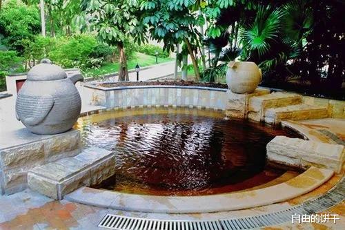 |人肉汤锅?日本人洗澡时居然在浴池加入面条和清酒