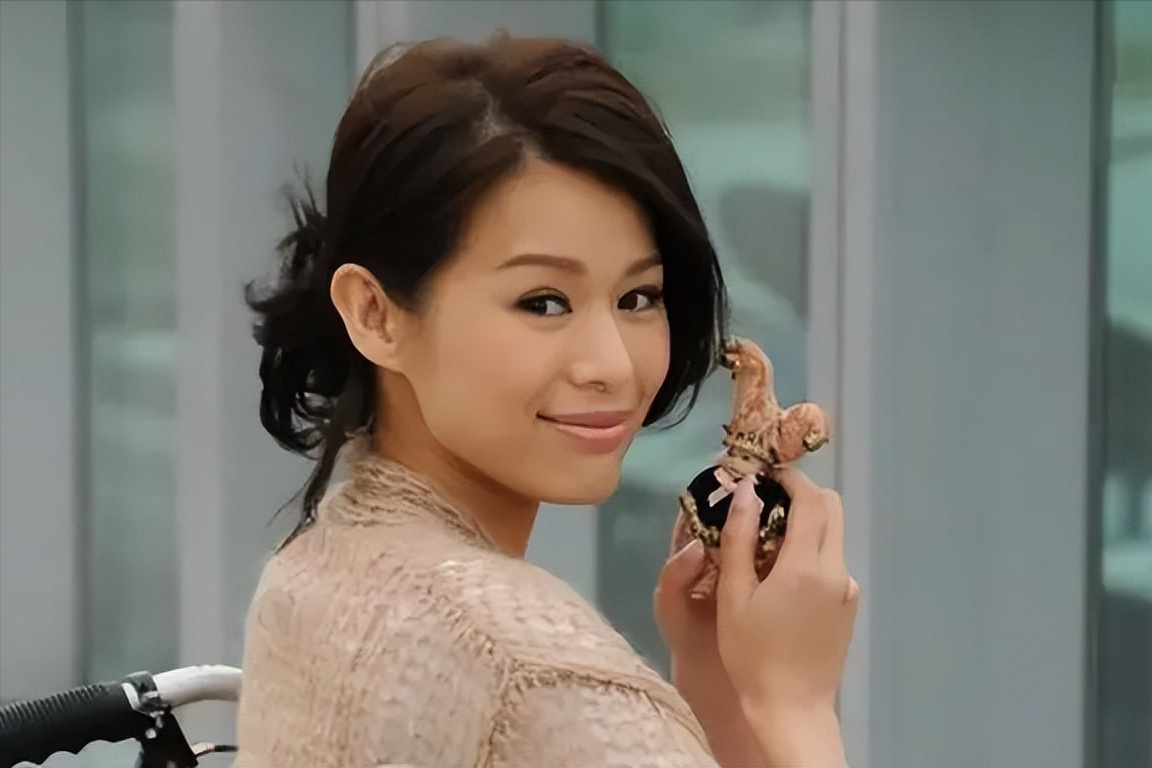 黄宗泽身材发福大变样,疑已婚生子,胡杏儿留不住的浪子回头了?