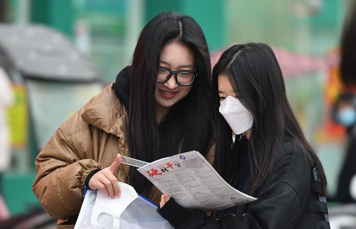 素质教育|为何九成人考不上编制?老领导一番话,扯下了铁饭碗的“遮羞布”