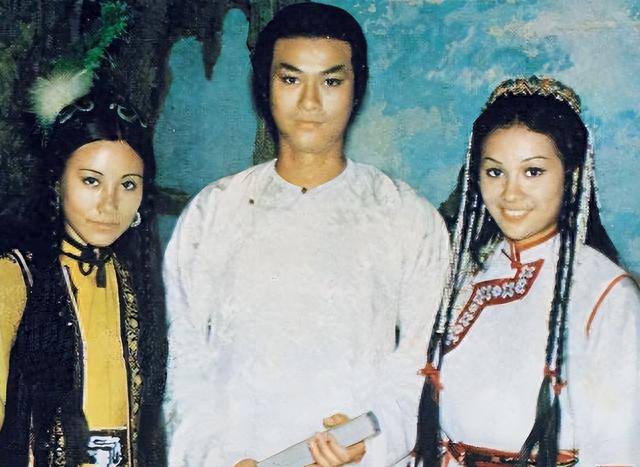 “秋官”郑少秋:3段婚姻4个女儿,自缢、丧母,人生大不相同