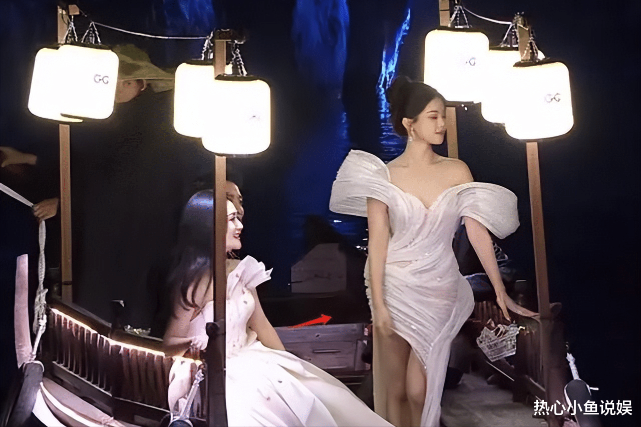 GQ红毯之死亡灯光:张天爱假屁股,毛晓彤鼻子透光,景甜秒杀董洁!