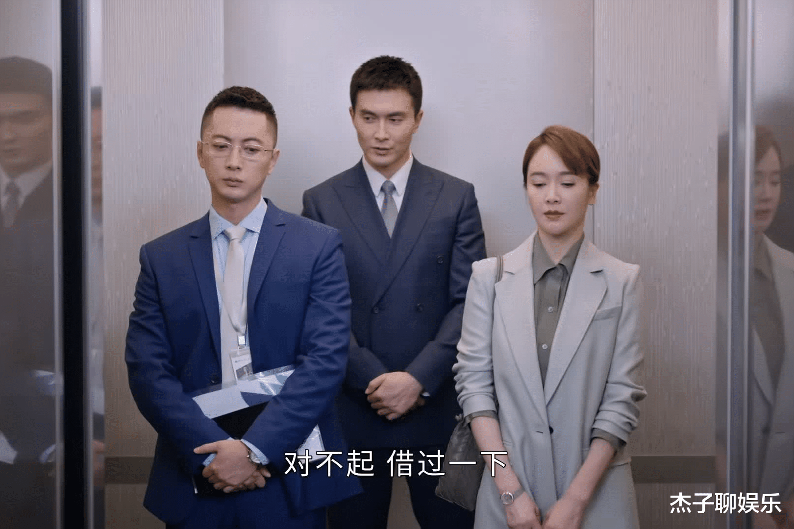 这一次，轮到35岁张雨绮翻车了，撞上左小青简直是降维打击