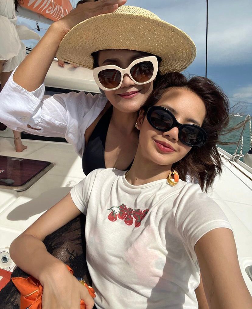 Lisa被扒游艇是自己租的,疑秀了LV三公子的腿,两人在船上被偶遇