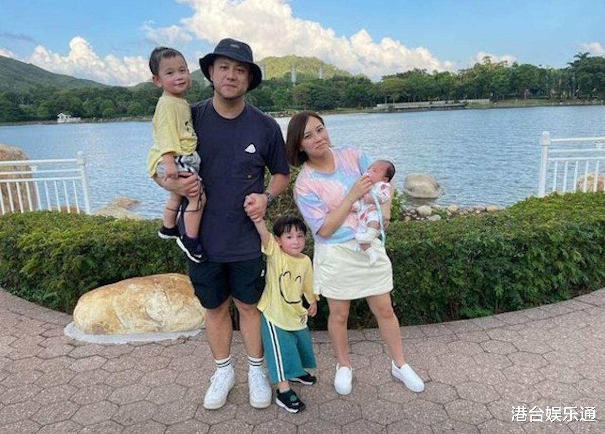 落魄港星申请综援失败,为养家到小吃店上班兼推销酒水