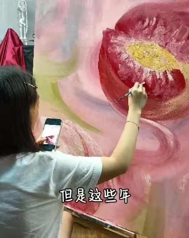 王岳伦送女儿回英国上学,王诗龄不舍落泪,父女温情时刻感人至深