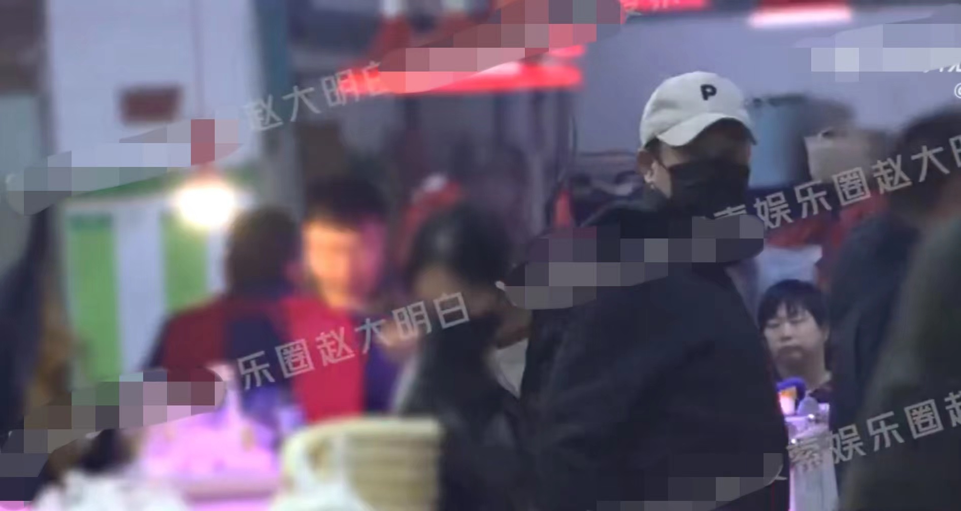 张颂文|张颂文成功大火!现身菜市场被多位狗仔跟拍,穿198元外套太低调