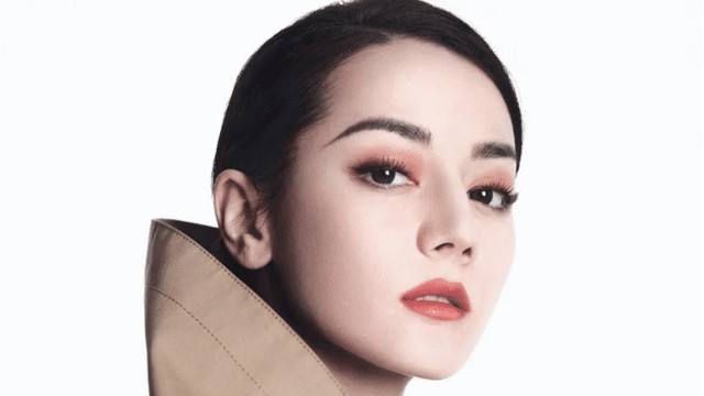 迪丽热巴|迪丽热巴为辱华品牌做代言，本人和工作室心照不宣，小腹膨起遭质疑