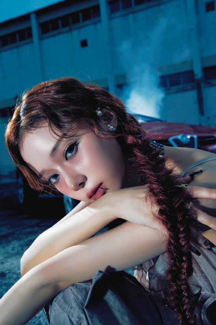 她再次被指模仿aespa成员的发型,韩网友留言表示,明显很尴尬