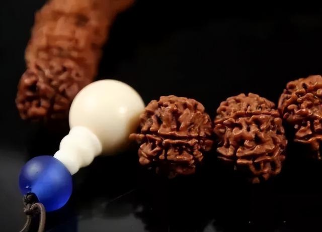 文玩|这6种文玩手串,是“大汗手”的专利,干手玩家,不配“盘它”!