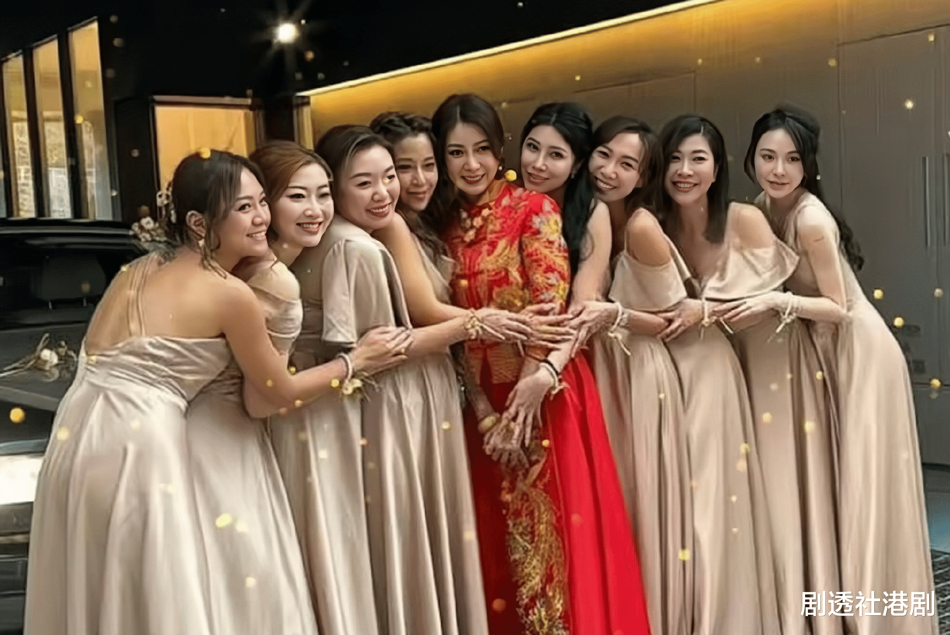 恭喜！39岁香港人气女星签字结婚，退圈多年依旧富贵，住豪宅开跑车