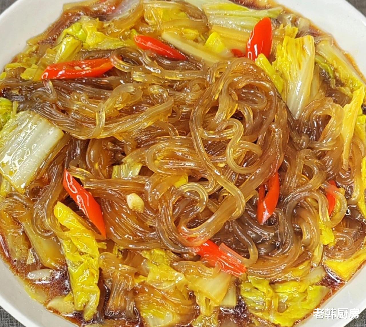 白菜炖粉条|白菜炖粉条这样做才好吃，汤浓菜更香，上桌汁都不剩，解馋又下饭