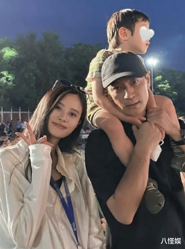 李光洁90后妻子晒产后身材，肚皮黑有妊娠纹，安慰妈妈们不要焦虑