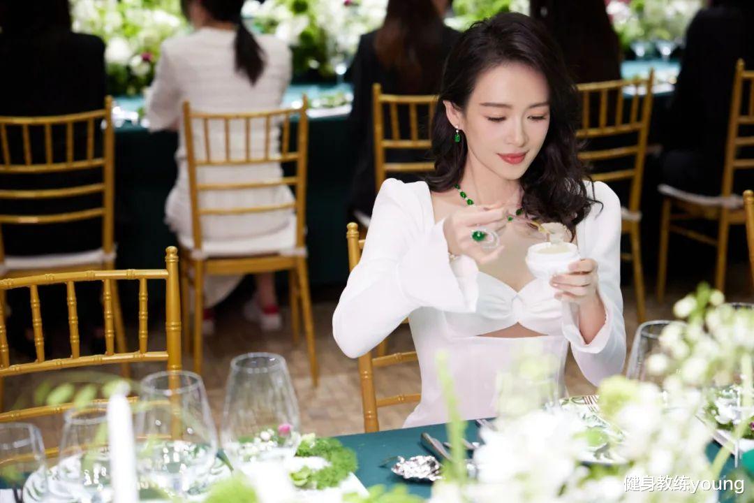 章子怡容光焕发的真实原因，4个绝招狂养肌肤