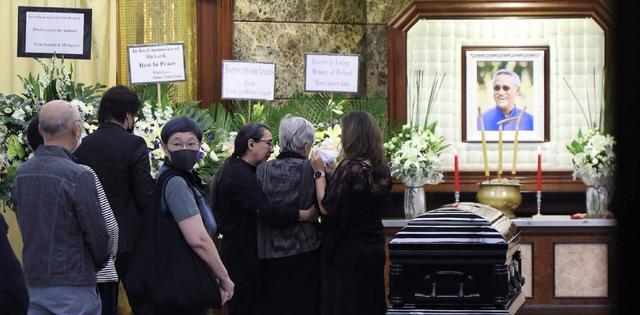 吴耀汉|一路走好！香港知名老戏骨吴耀汉今日出殡，老友洪金宝现身送别