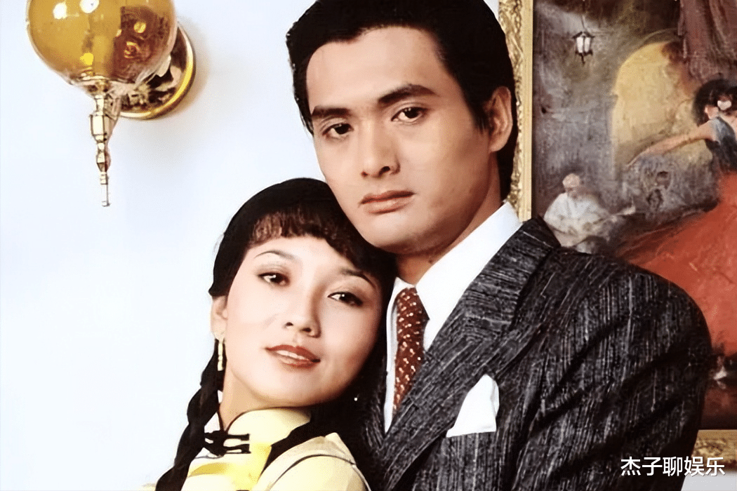 面对赵本山调侃,周润发17字回应语出惊人,冯小刚真该向他学学