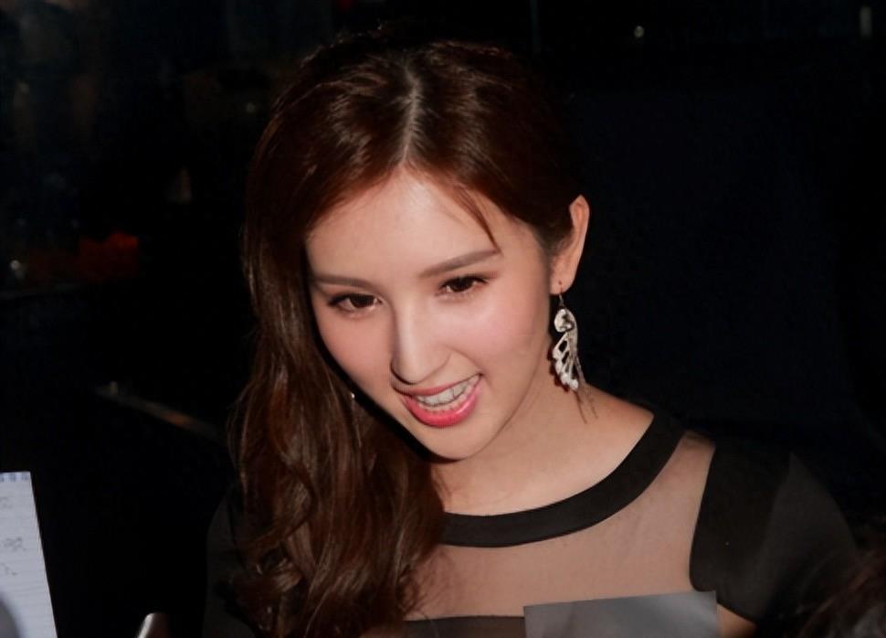 昔日体操女神, 经父亲介绍, 和大51干爹谈恋爱, 如今重拾信心做回女神