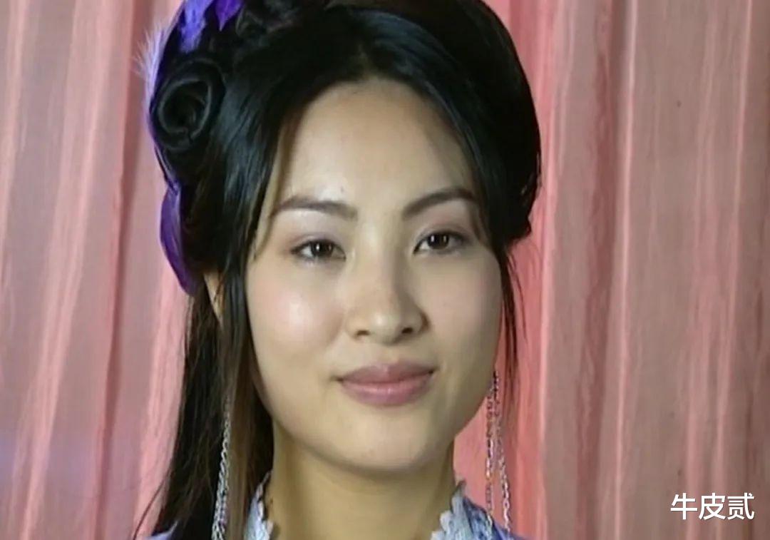 丑而不自知有多可怕，长相寒碜非要尬演绝世美人，观众直呼辣眼！