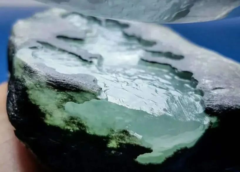 翡翠手镯|从翡翠原石到翡翠手镯,要经过哪些工序?