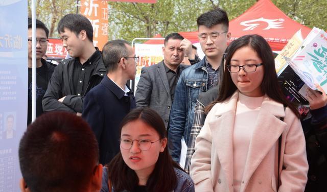 招聘|太卷了,河南某国企发布招聘公告,本科生只能做操作员