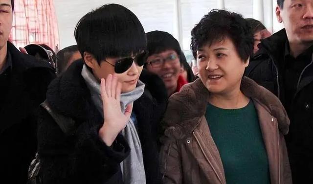 李宇春|李宇春:我不恋爱不结婚,39岁患上不死癌症,好在积蓄够今后治疗