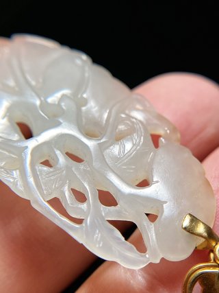 清 和田玉白玉籽料 留皮 灵芝福纹 挂件