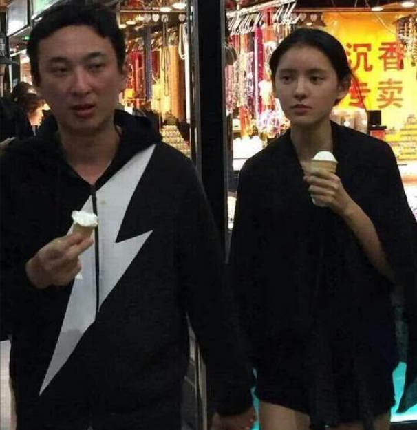 |从小黑妞到“白灯泡”，吃美白药、猪蹄敷脸、全身涂粉…女星真难