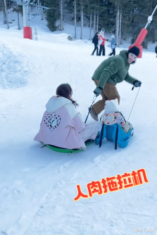 向佐郭碧婷法国滑雪,罕晒儿女正面照,女儿清秀,儿子酷似妈妈