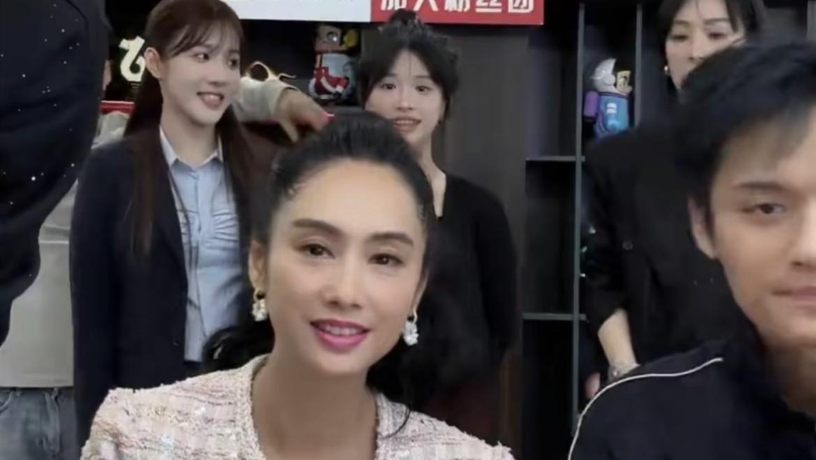 网红小杨哥带货数据再度飙升！5小时7200万，朱茵陈意礼现身助阵