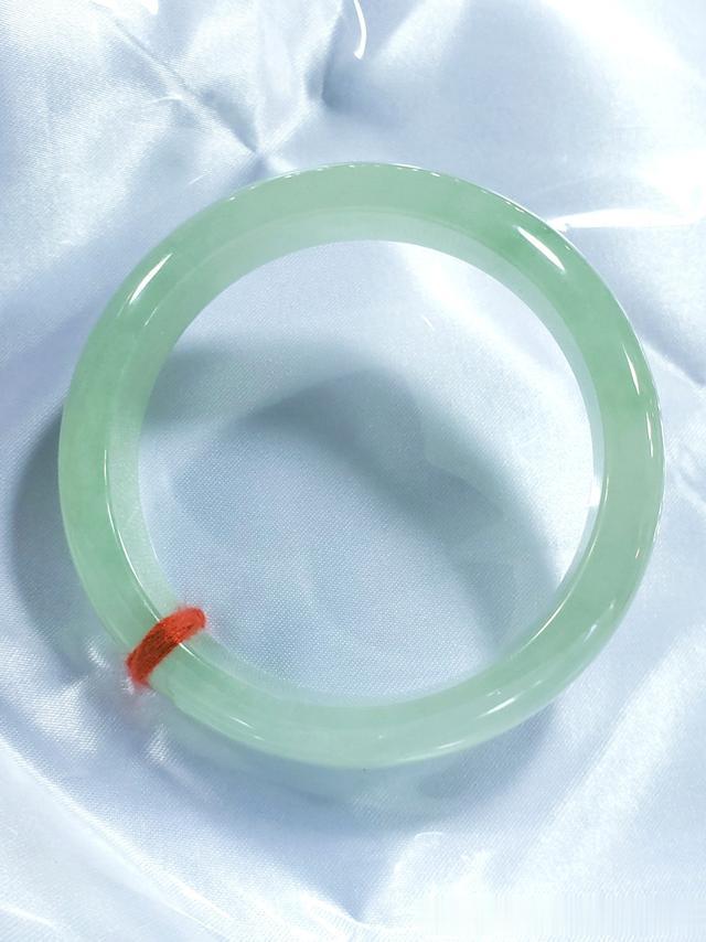 文玩核桃|女人一生要拥有的五只翡翠手镯