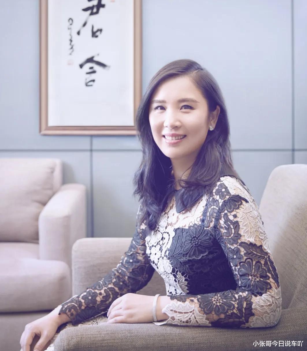 言承旭|一天两大瓜！黄晓明和美女约会贴脸拥抱举止亲密，言承旭官宣孩子