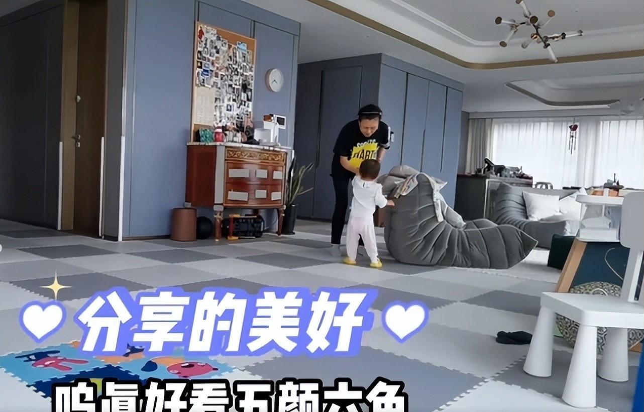 郑凯|郑凯苗苗新别墅曝光，刘畊宏惊叹草坪超大，首套别墅更豪华