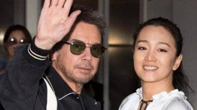 巩俐儿子亮相！手握亲子鉴定打电话给张艺谋，法国丈夫不得不接盘