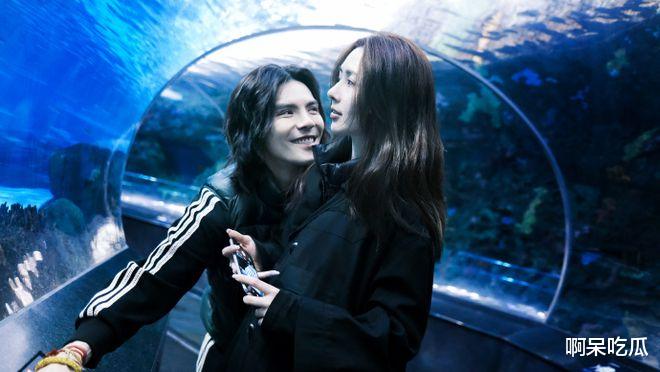 豪门阔太差别大:奚梦瑶爱情事业两不误,郭碧婷只能在家带娃