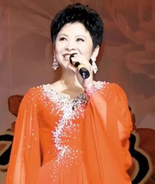 一百万一夜？赖昌星揭露两人真实关系，歌唱家董文华为何会退圈呢？