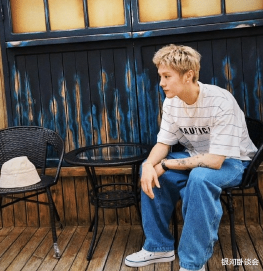 鹿晗关晓彤已领证?六年过去,还是打脸了...