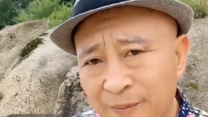 刘小光直播谈王小利儿子结婚：顺走两条中华烟，婚礼赔了200多万