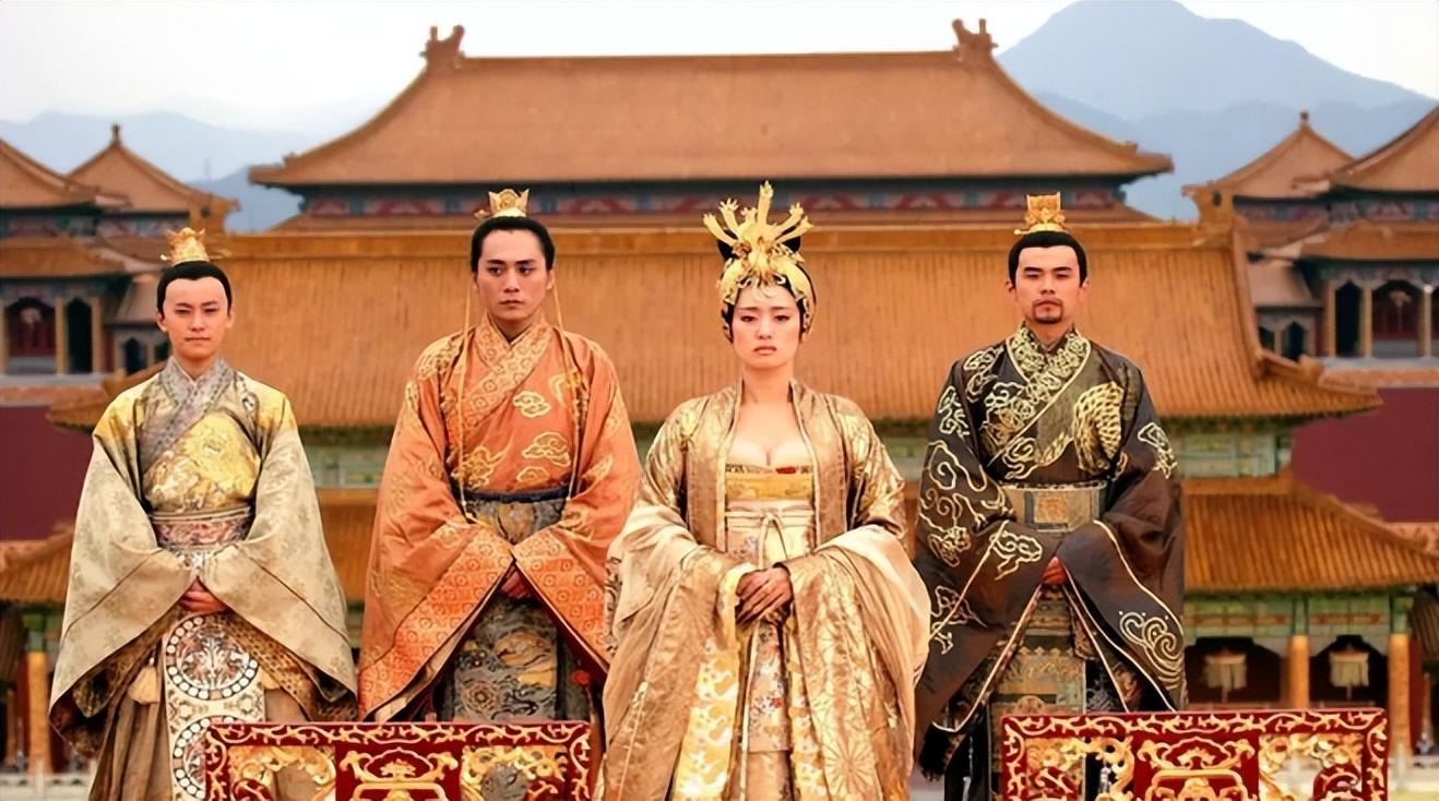 “一代国师”张艺谋:跌落神坛,晚节不保,文艺人设竟然都是伪装