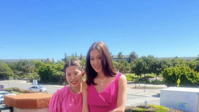 TVB前花旦太抗老！39岁少女味十足，穿恨天高与路人合影太亲民