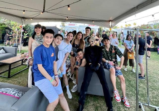 奚梦瑶|奚梦瑶穿透视拼接牛仔裤引争议,和李彩琳比美,有失豪门阔太风范