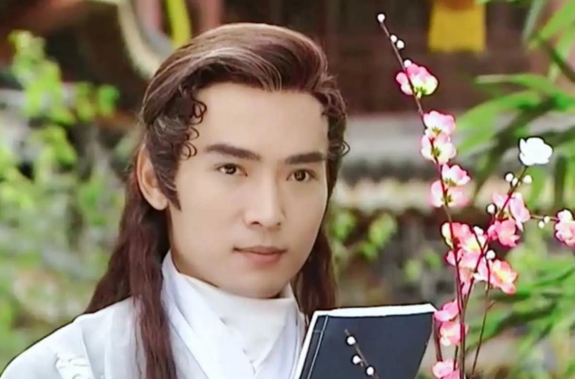 焦恩俊|焦恩俊无戏可拍频接露天商演,卖力演唱无人喝彩