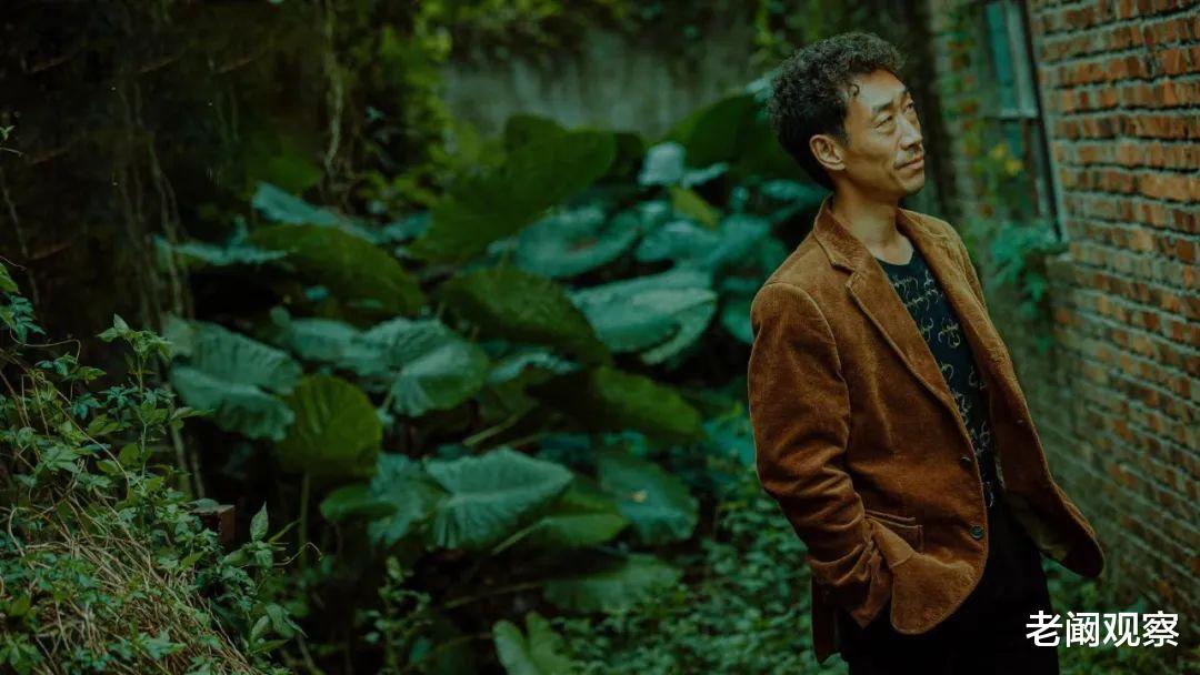 狂飙|电视剧《狂飙》爆火以后,“疯驴子”扮演着被骂上热搜:跪着赚钱丢人吗?