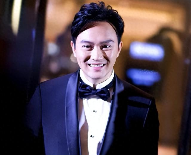 都不是善茬？结婚22年后，张智霖和袁咏仪的遮羞布，再也盖不住了