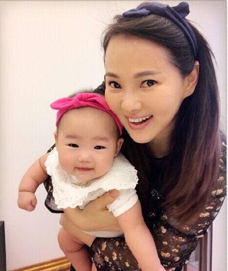 小沈阳女儿和薛之谦合照!妆后好似孔孝真,和睦家庭完胜抛妻王迅