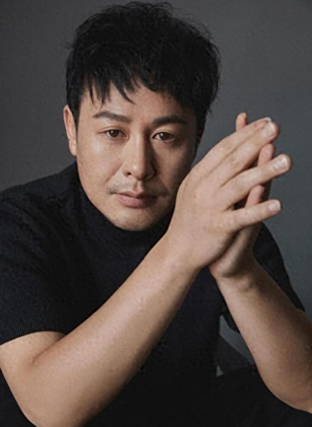 从爆红到“打回原形”，张颂文只用八个月，终是步了张小斐的后尘