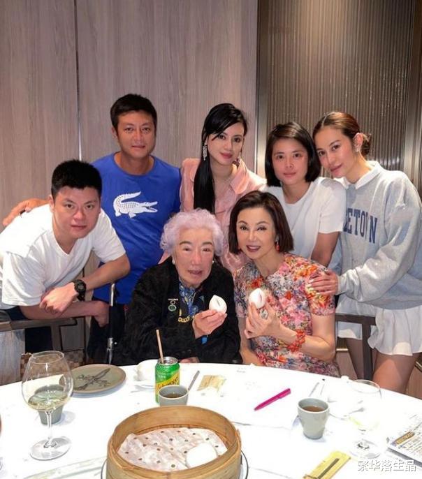 谢玲玲是一个优雅的女人，和林建岳离婚多年，为何没有再婚