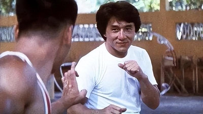 这次，69岁的成龙，终究逃不过“乱采花”的“反噬”